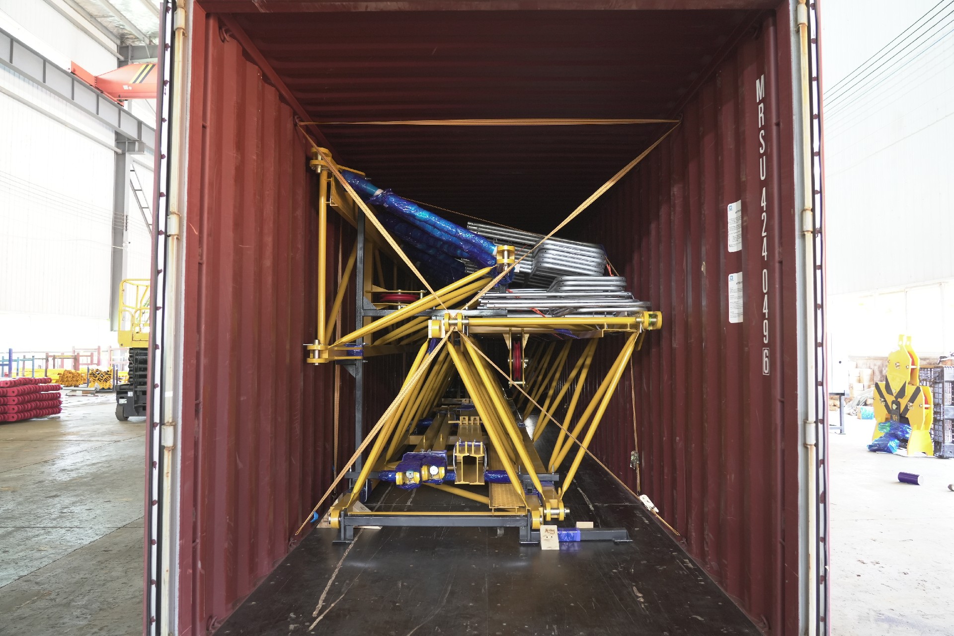 柳工江漢出口中東首臺(tái)動(dòng)臂塔成功交付